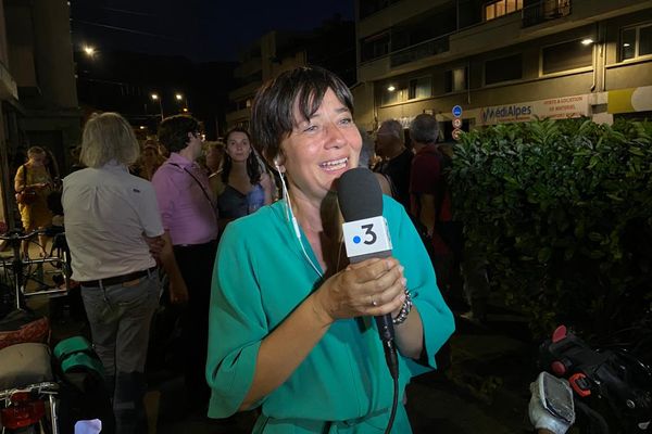 Elisa Martin (LFI/Nupes) annonce sa victoire aux élections législatives sur France 3 Alpes.
