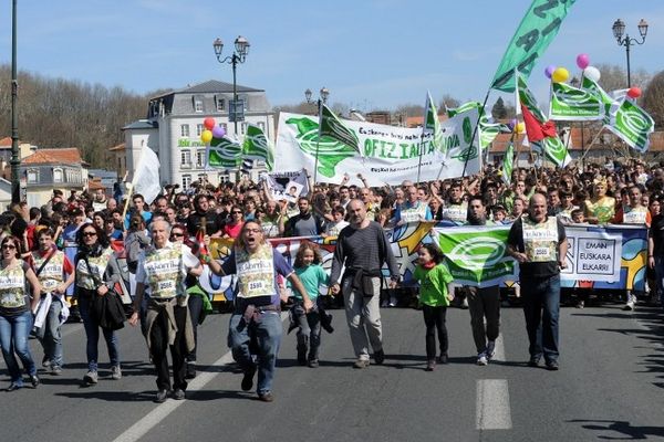 Le dernier kilomètre de la 18e Korrika aujourd'hui à Bayonne. 