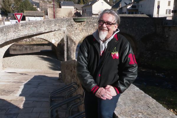 Jean-Charles Rolland ou la fierté d'un père face aux exploits sportifs de son fils, porte-drapeau aux JO de Pékin