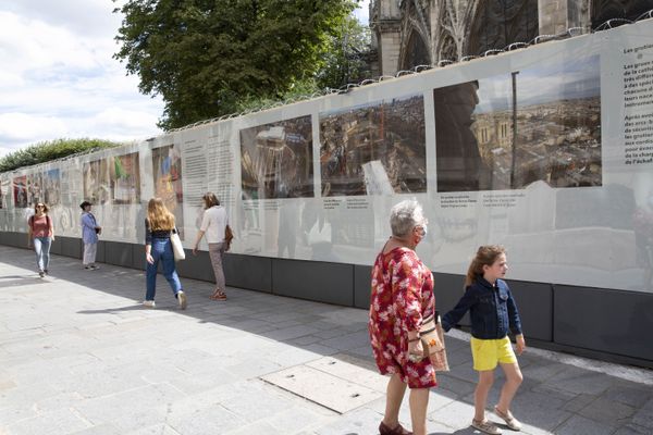 Vues générales de l’exposition, rue du Cloître Notre-Dame.