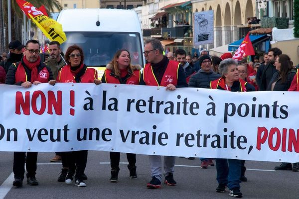 De nombreuses manifestations ont déjà été organisées en France contre la réforme des retraites, comme ici dans les rues de Nice le 28 décembre 2019. 