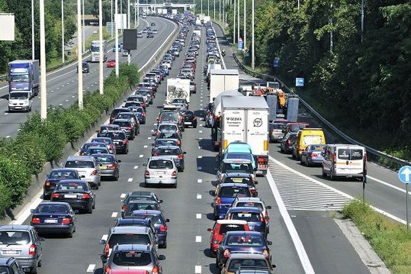 En 2014, les automobilistes belges ont perdu en moyenne 51 heures dans les bouchons, contre 58 heures en 2013.