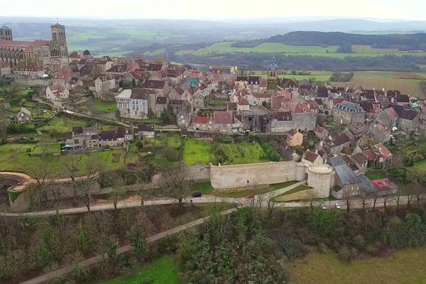 Vézelay, une commune à la frontière entre l'Yonne et la Nièvre.