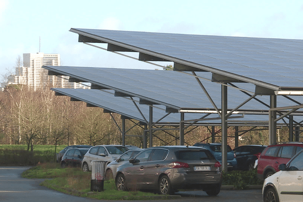 Le parking du Zénith de Nantes à Saint-Herblain (Loire-Atlantique) est déjà équipé de panneaux solaires.