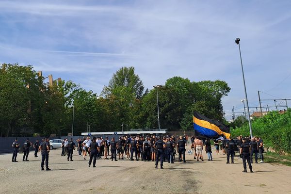 Les supporters montpelliérains sont restés bloqués plusieurs heures aux abords du stade de la Meinau avant la rencontre.