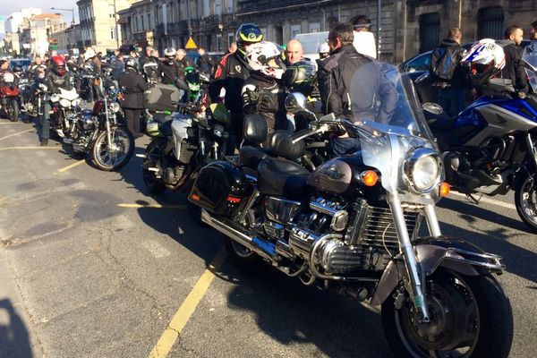 300 Motards en colère ont roulé dans Bordeaux ce 27 janvier 2018.