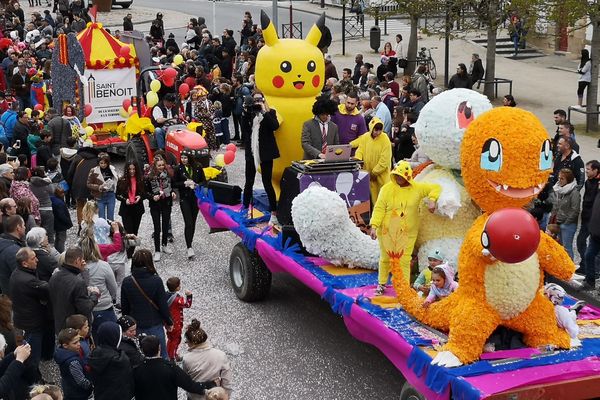 Plusieurs milliers de personnes ont assisté au défilé de chars proposé dans le cadre du carnaval de Moulins