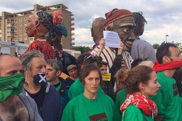 Une action des intermittents lors de l'ouverture du festival vendredi soir à Sotteville