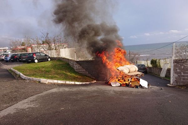 Après près de trois semaines de grève, les facteurs de La Poste Bastia Cap durcissent le ton.