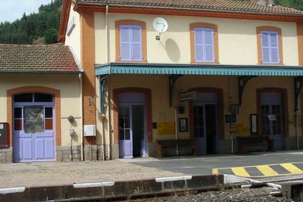 Depuis le 26 septembre dernier, les trains arrivent plus vite en gare de Chapeauroux. Grâce à la remontée de vitesse entre Chapeauroux, l'un des sites phares sur la ligne des Cévennes, et Langogne.