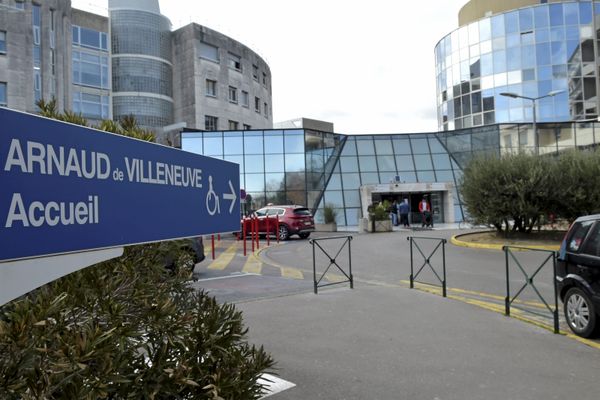 Un enfant de quatre ans a chuté dans l'enceinte du CHU Arnaud de Villeneuve à Montpellier. Il serait tombé dans un trou de 5 mètres. Il est grièvement blessé.