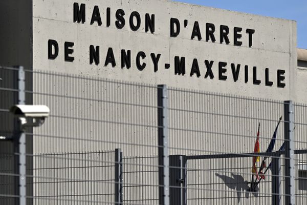 Un surveillant pénitentiaire de la maison d’arrêt de Nancy écroué. Il était suspecté de divers trafics, avec plusieurs détenus, contre rémunération, depuis plusieurs mois.