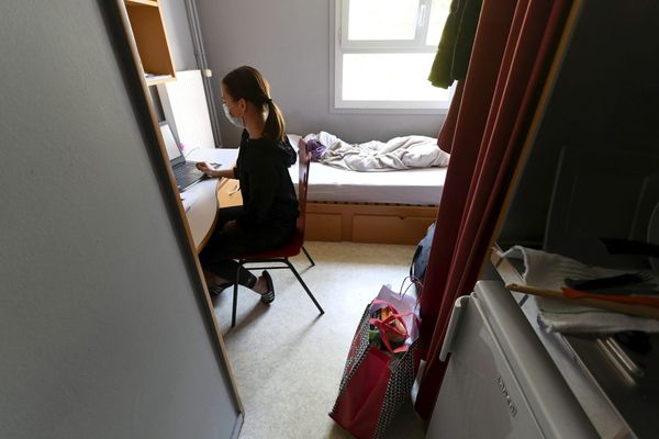 Selon cette enquête menée par un groupe de chercheurs dans trois grandes écoles de Rennes, plus d'un étudiant sur deux dit souffrir d'un sentiment de solitude