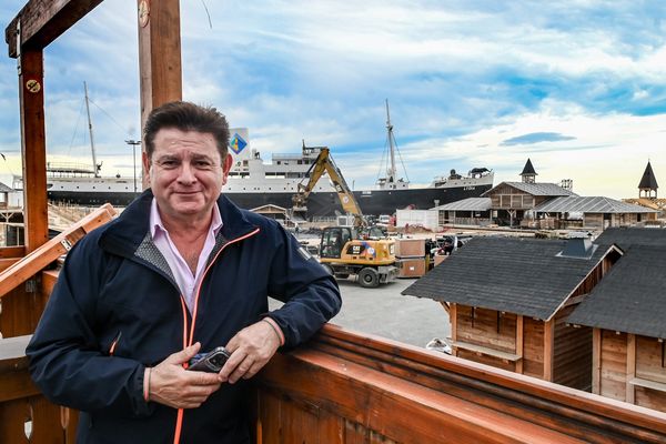 Alain Ferrand est en garde à vue dans une affaire de favoritisme concernant les cahlets du marché de Noël. Il a été interpellé à sa descente d'avion dimanche soir à Montpellier à son retour d'un voyage en Afrique.