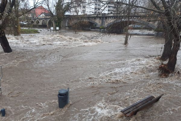 L'Adour à Tarbes, au niveau du pont de la Marne.