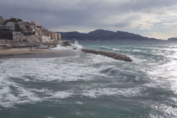 Le vent et les vagues : un spectacle hypnotisant à Marseille
