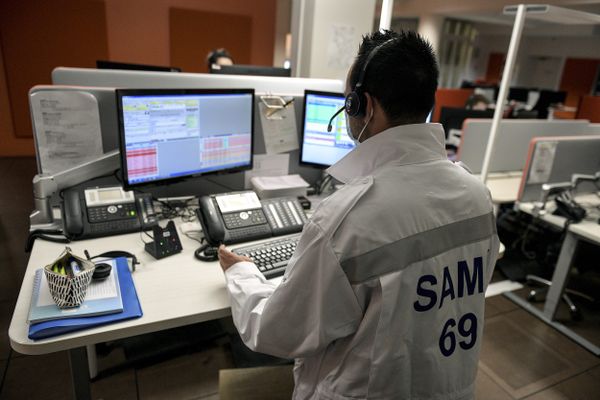 Les régulateurs du SAMU sont les premiers interlocuteurs, un rôle essentiel dans le cadre de la prise en charge d'urgence.