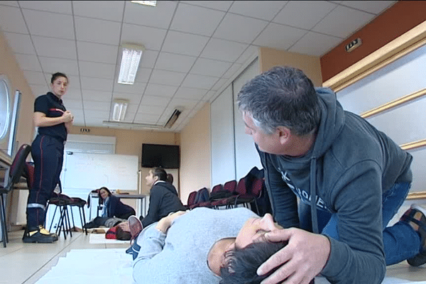 Une formation aux gestes de premiers secours avait lieu ce samedi 12 novembre 2016 à Ayen.