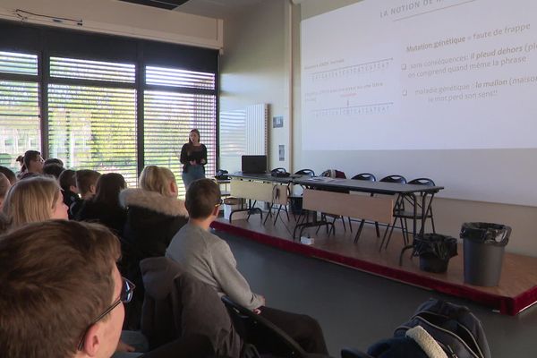 22 novembre 2019 : conférence de l'opération "1000 chercheurs dans les écoles" avec les élèves de 3e du collège Jena de La Fontaine de Bourgtheroulde-Infreville (Eure)