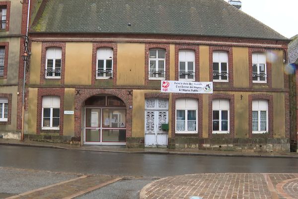 Résidents, syndicats, maire : tous contestent la décision de la direction de fermer l'Ehpad de Moulins-la-Marche