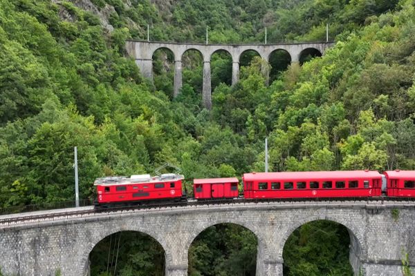 Le petit train de La Mure, emblème du patrimoine ferroviaire isérois.