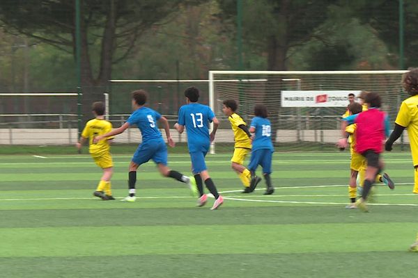 Pour que le foot reste un sport dans le respect et la convivialité. Opération de sensibilistion 15 jours après l'agression d'entraîneurs de club de Colomiers.