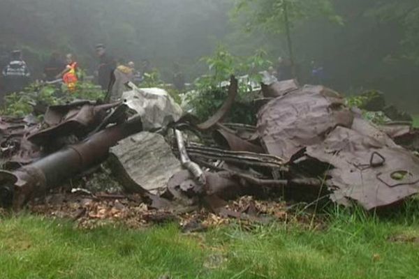 Pas souci de précision, le tournage se déroule à proximité du crash.