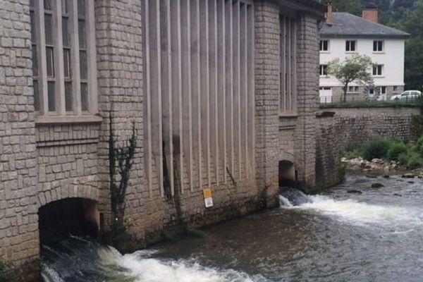 Plus assez d'eau, à cause de la sécheresse ! Les lâchers d'eau dans l'Aude ont été drastiquement réduits au grand dam des professionnels de la filière des sports en eaux vives.