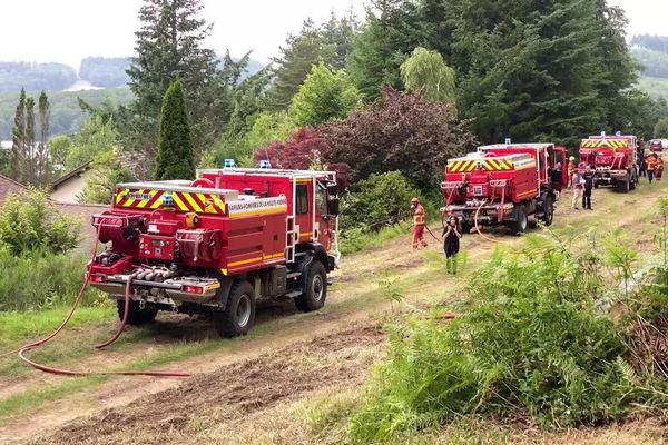 Un exercice grandeur nature de lutte contre les feux de forêts a été effectué ce jeudi 29 juin près du lac de Vassivière, par une vingtaine de pompiers du SDIS de la Haute-Vienne.