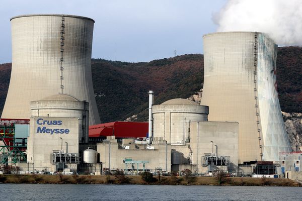 La centrale nucléaire de Cruas (Ardèche) - Archives