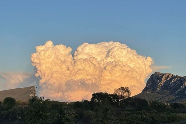 Cumulo Nimbus pris au-dessus de Saint-Martin-de-Londres, dans l'Hérault, dans la soirée du 8 octobre 2024.