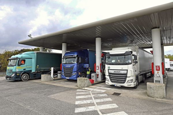 Le vol des données bancaires avait lieu sur des stations-service dédiées aux poids lourds.