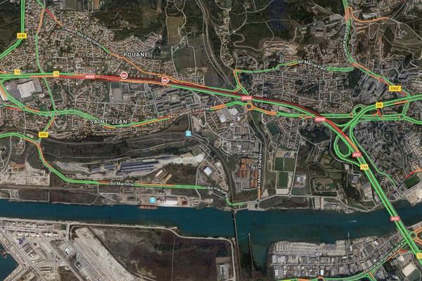 Trafic encombré sur la RN 568, à la suite d'un accident grave entre un poids lourd et une voiture.