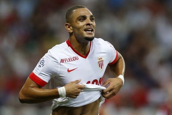 L'entraîneur du PSG Laurent Blanc a officialisé mercredi l'arrivée du défenseur Layvin Kurzawa en provenance de Monaco