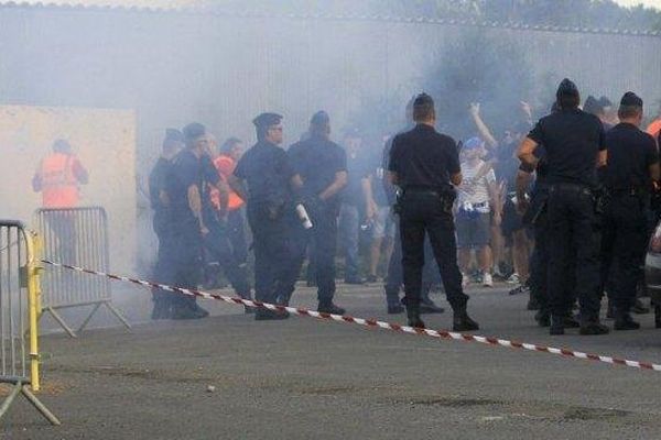 Les forces de l'ordre ont reçu des bombes agricoles