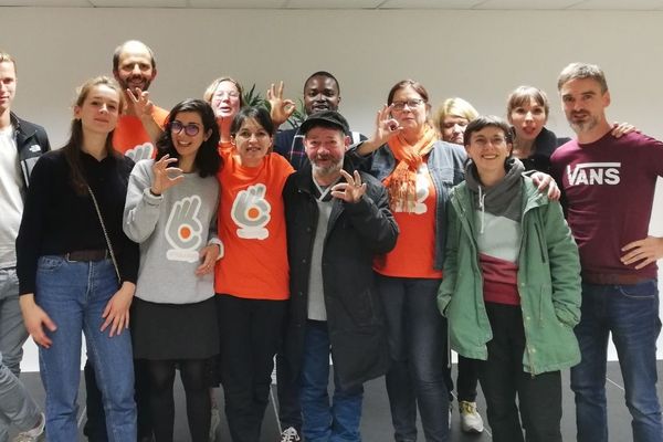 Willy, au centre, avec les membres de l'association Entourage Lille