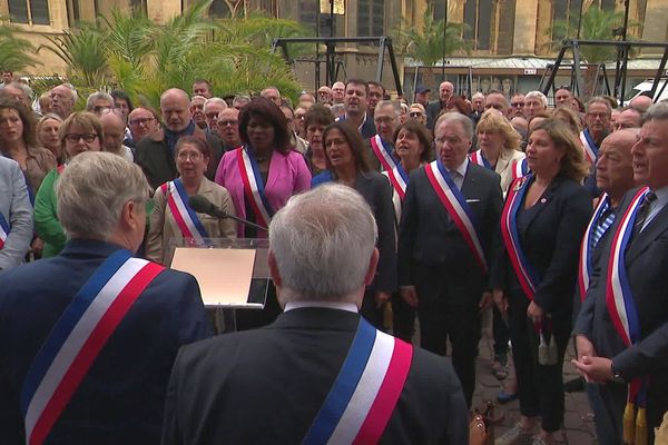 Rassemblement devant la mairie de Metz, lundi 3 juillet.