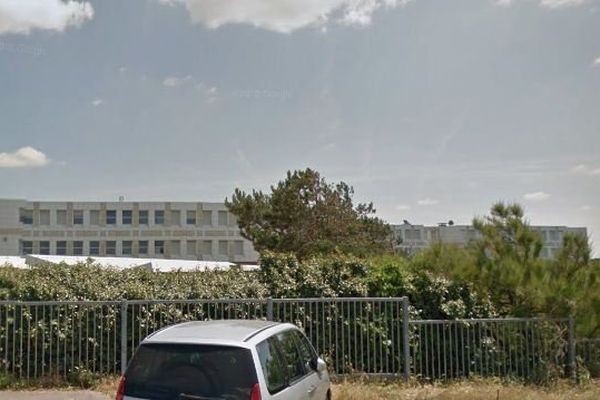 Le lycée Lavezzari à Berc_sur-mer où une vingtaine d'élèves pris de vomissements ont été hospitalisés