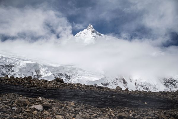 Le sommet du Manaslu, huitième montagne la plus haute du monde (8 163 m).