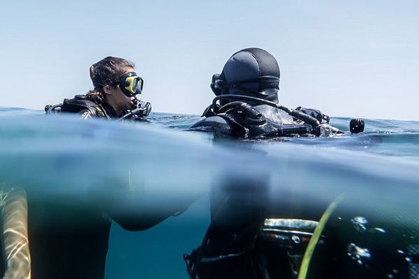 En Corse, la plongée sous-marine attire de nombreux vacanciers. Ils sont nombreux à se rendre dans des clubs nautiques pour s’initier à la pratique.