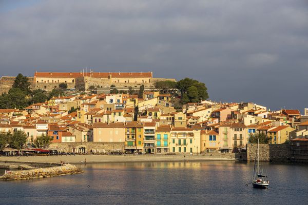 La nouvelle loi qui vise à encadrer les locations de courte durée comme celles proposées par la plateforme Air bnb est favorablement accueillie à Collioure dans les Pyrénées-Orientales. La municipalité espère rétablir un équilibre entre location de meublés de tourisme et logements à louer sur de plus grande durée.