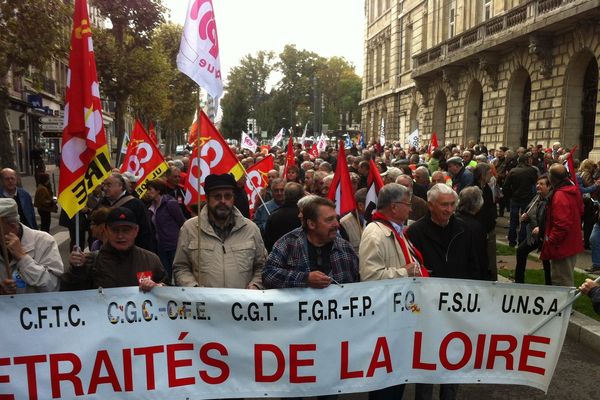 A Saint-Etienne, ce matin, 350 manifestants ont défilé entre Bourse du travail et Préfecture.