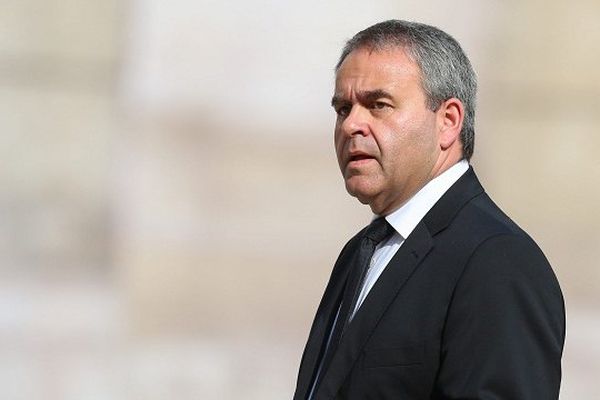 L'ancien ministre du Travail Xavier Bertrand (Les Républicains) a menacé le Premier ministre britannique David Cameron dans une interview au Journal du dimanche de "laisser partir les migrants" en Angleterre.