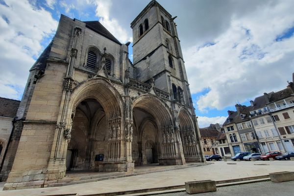 L'église Notre-Dame, à Auxonne.