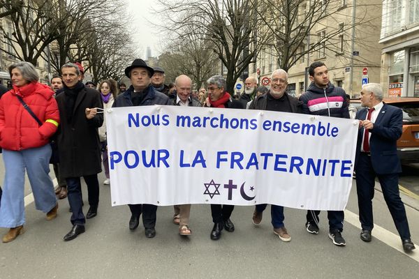 Plus de 500 personnes ont participé à cette marche pour la fraternité dans les rues de Bordeaux.