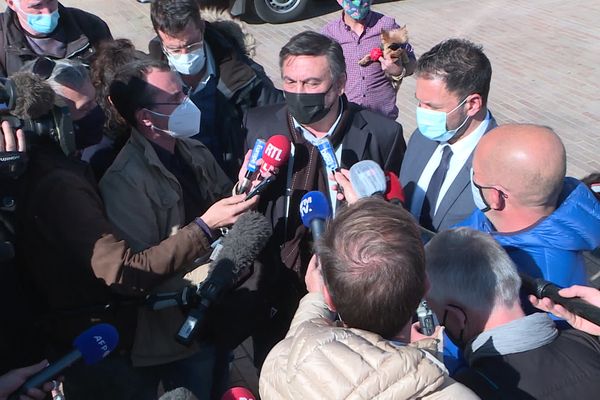 L'adjoint à la Culture et l'adjoint en charge de la Tranquilité publique en conférence de presse.