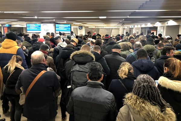 Un conducteur de RER A s'est fait agresser pour avoir rappelé le port du masque obligatoire. (Illustration)