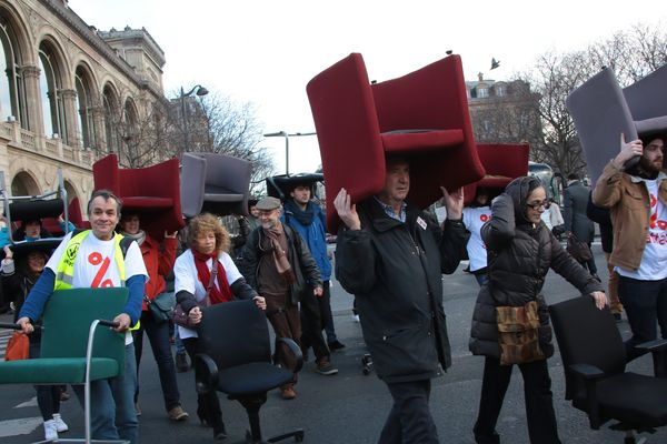 Défilé de faucheurs de chaises à Paris en 2016.