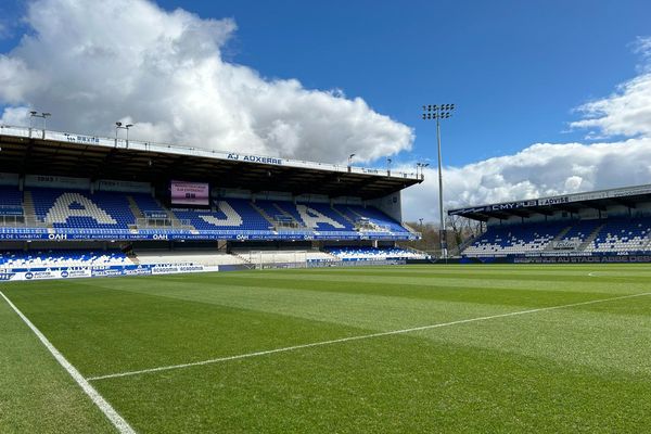 La pelouse du stade de l'Abbé Deschamps à Auxerre