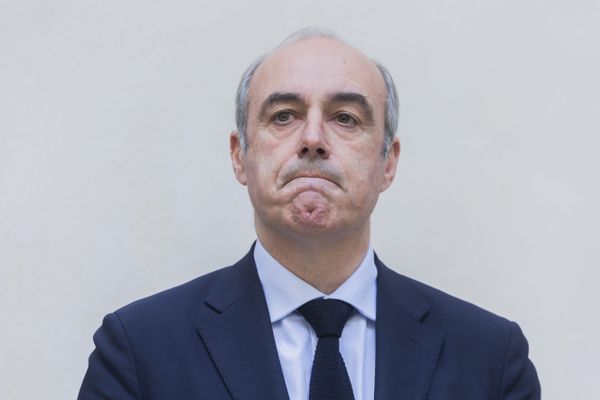 Olivier Marleix, chef de file des LR à l'Assemblée nationale conserve son siège de député face au candidat Rassemblement national, Christophe Bay.